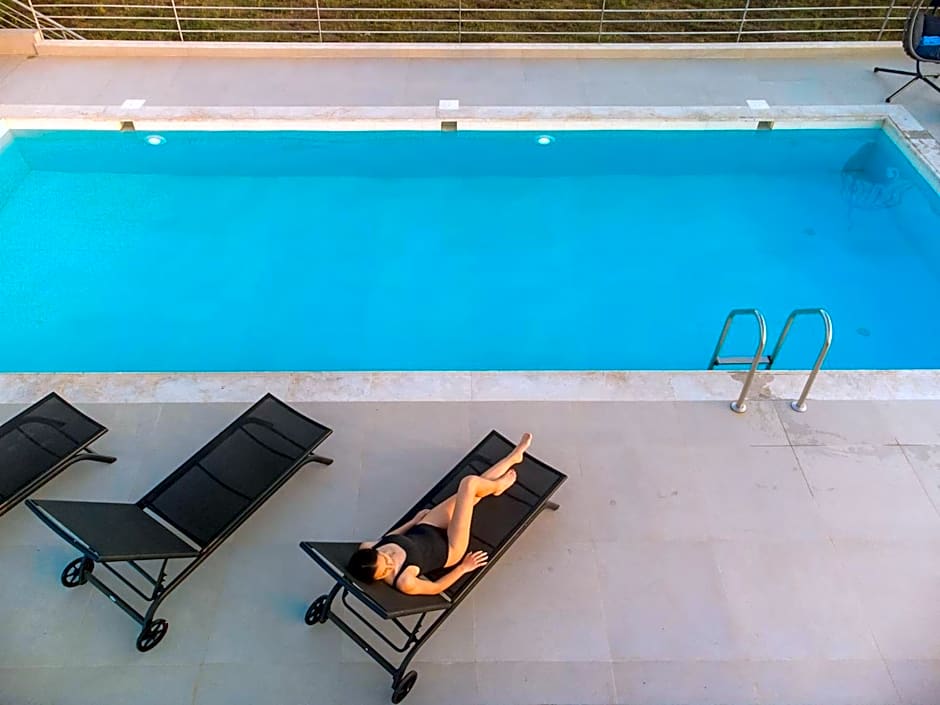 IO Luxury Pool & Hot Tub Suites