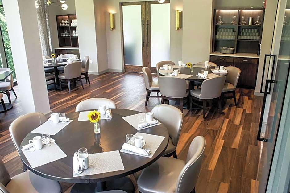 DoubleTree By Hilton Hotel Charlottesville