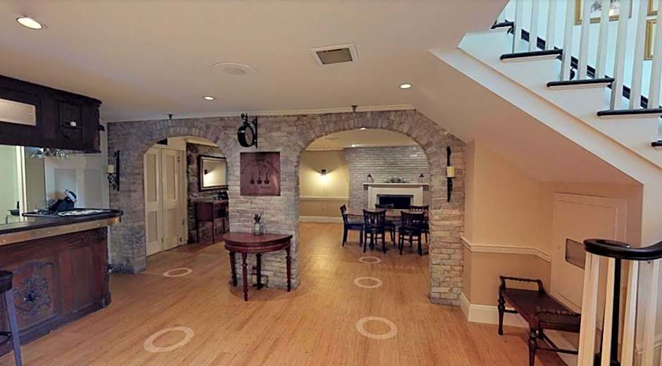 Simsbury 1820 House