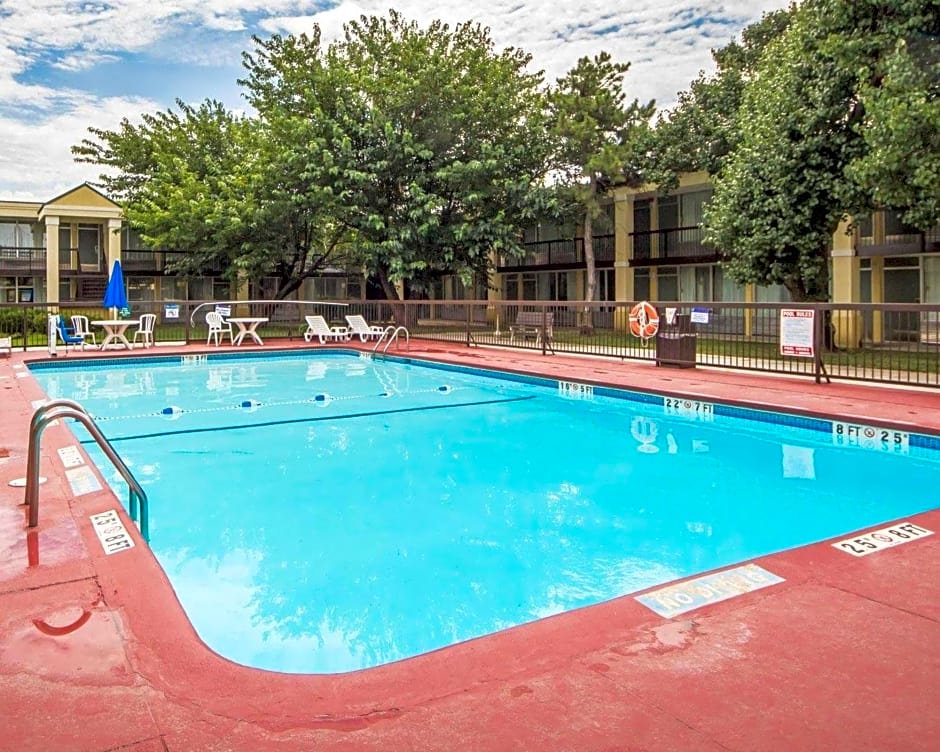 Quality Inn Ponca City Route 77