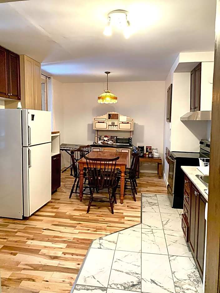 6 people, free parking, 1 minute river, Quebec city centre