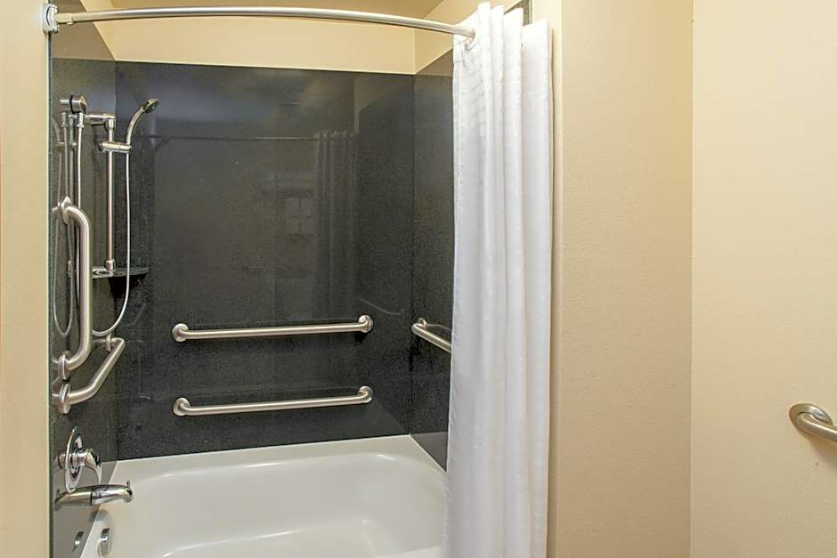 Baymont by Wyndham Grand Forks