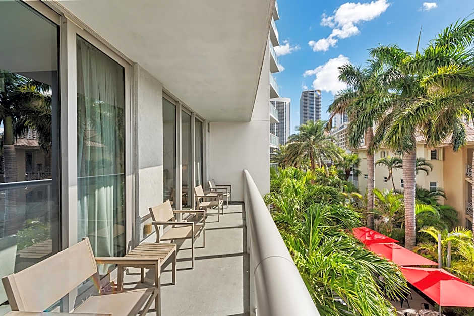 Water View Building With Pool - 5-Min Walk To The Beach