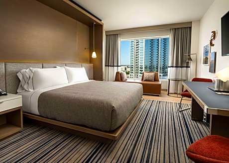 King Room with Mobility Accessible Tub
