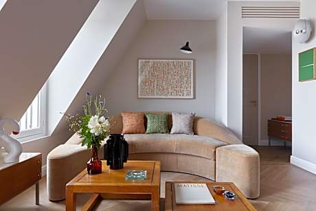 La Suite Du Collectionneur by Gilbert Kann