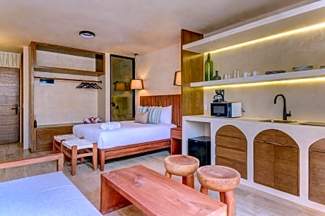 Studio Suite with Queen Bed