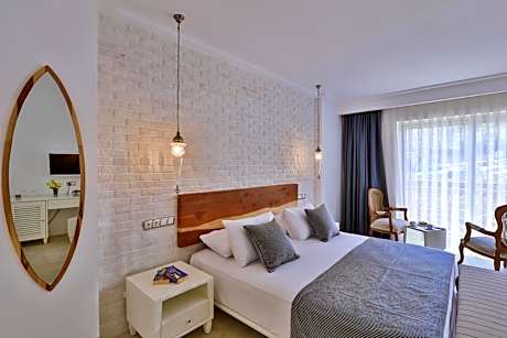 King Suite Family Room