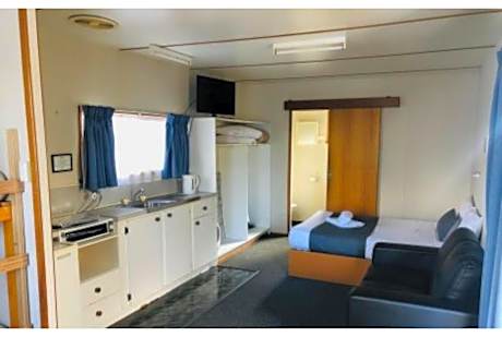 Economy Cabin - Sleeps 4 - Pet Friendly