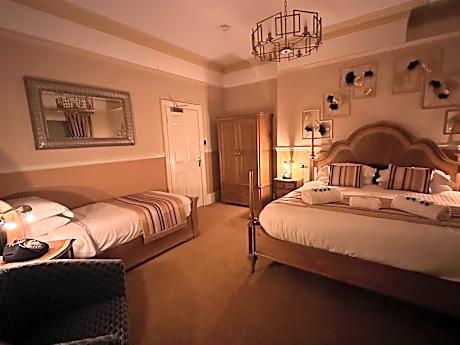 Deluxe Quadruple Room Ensuite with Jacuzzi Bath