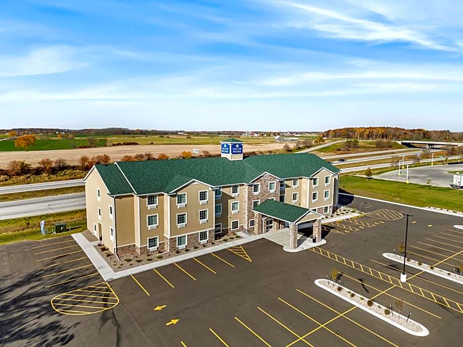 Cobblestone Hotel & Suites Denmark - Green Bay