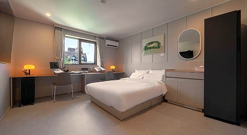 Workers Hotel Ansan by Aank