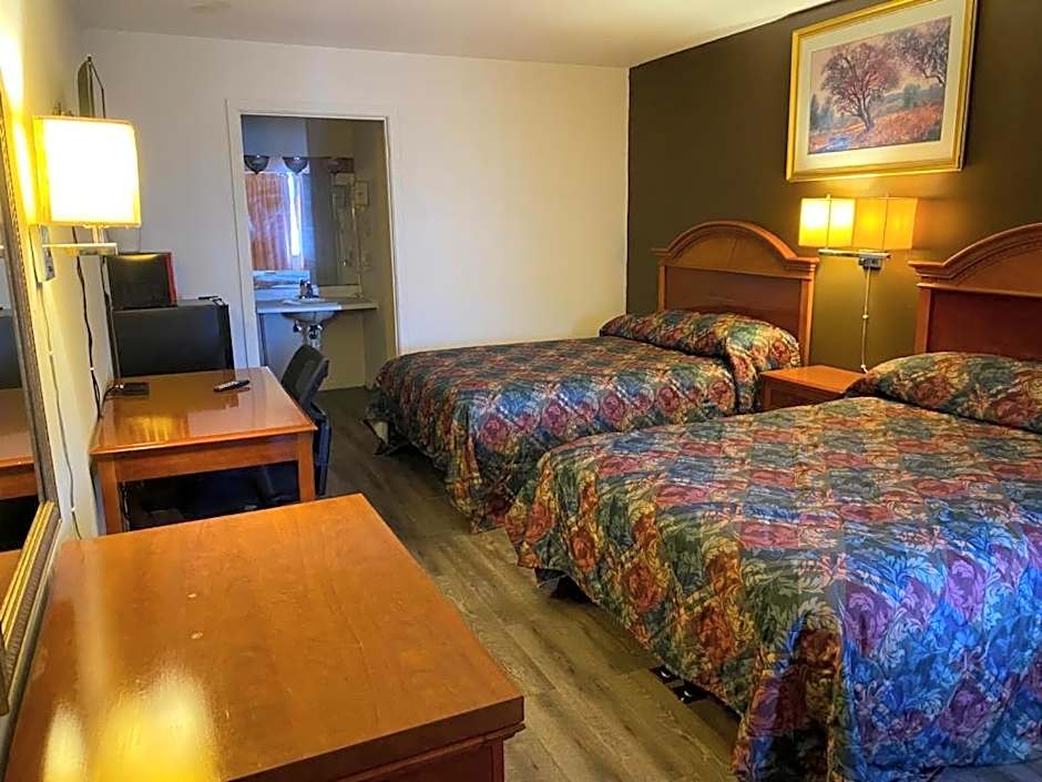 Country Club Inn & Suites