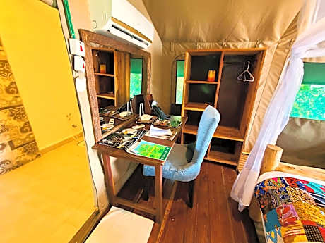 Deluxe Family Cottage with Common Plunge Pool