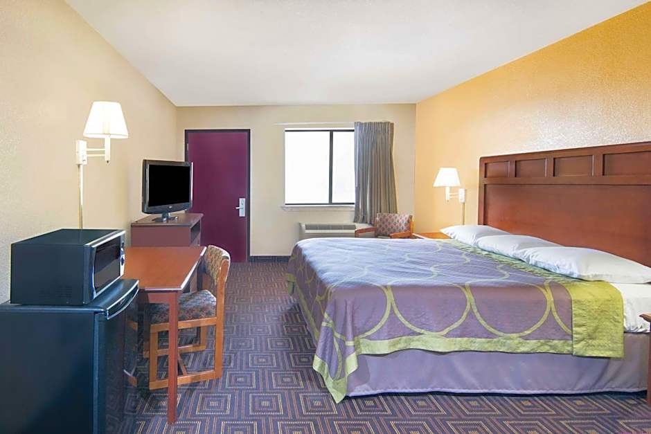 Super 8 by Wyndham Seguin