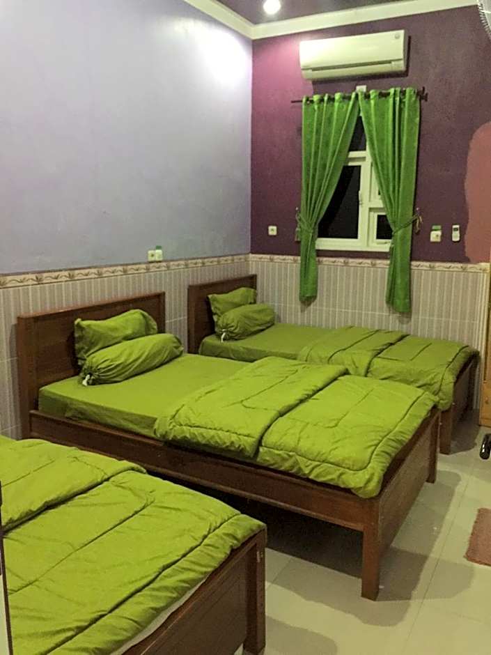 OYO Life 93055 Fathin Hotel