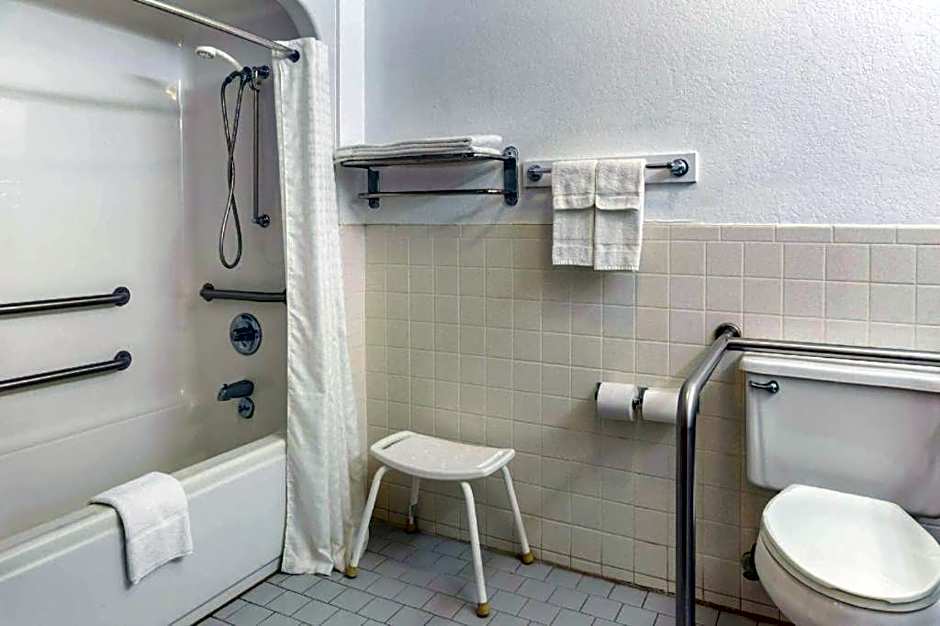 Econo Lodge Inn & Suites