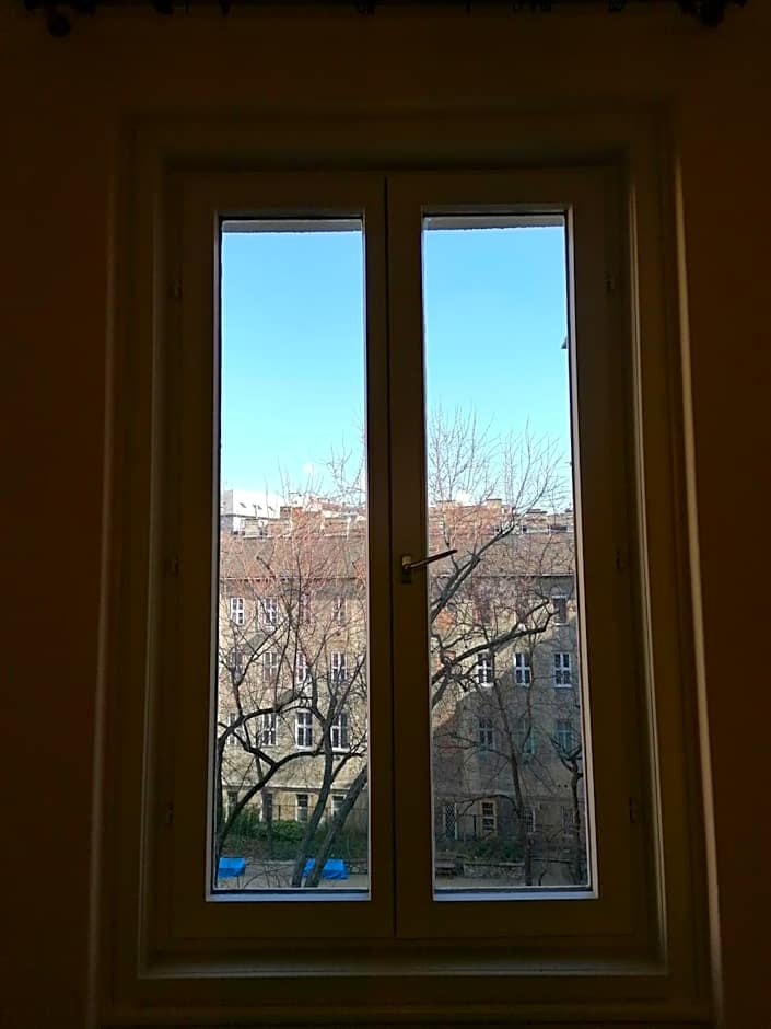 Bauhaus Astoria Hostel