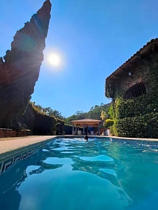 Residencia estilo Californiana Jardín de los Soles