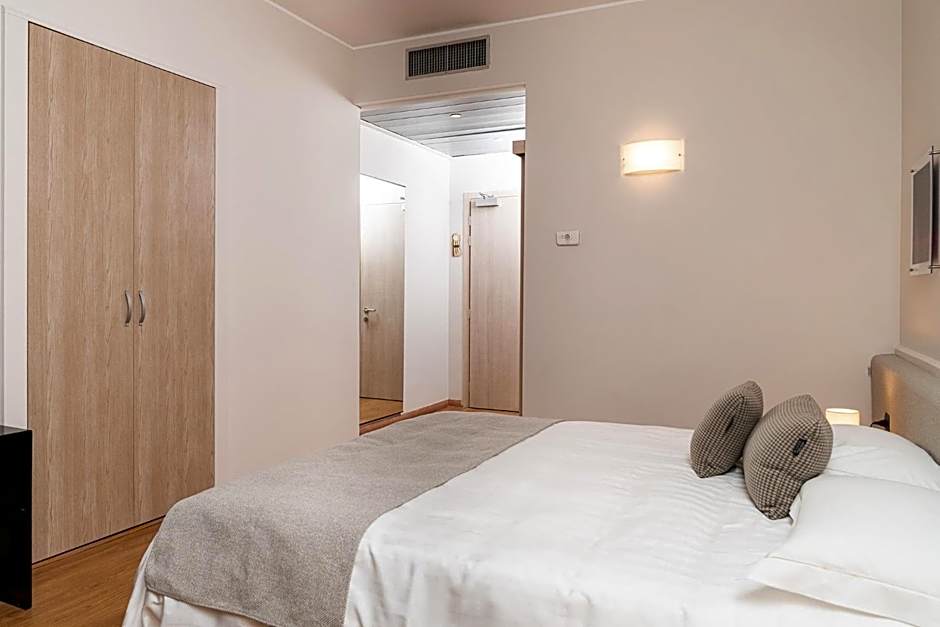 Helios Hotel & Restaurant