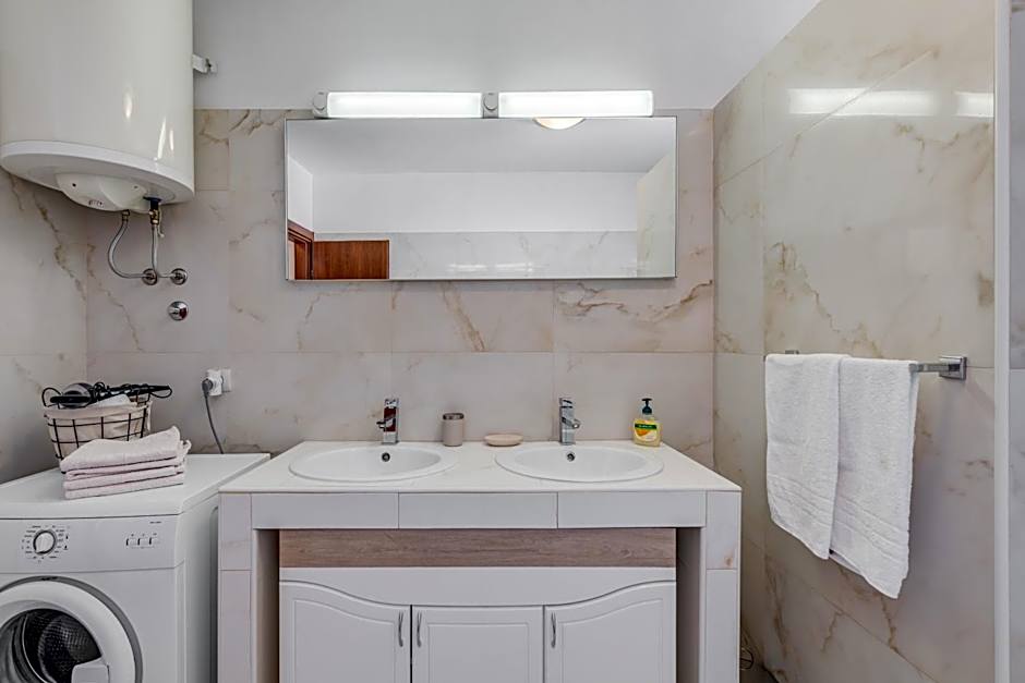 Apartment Renata + PRIVATE swimming pool in SPLIT