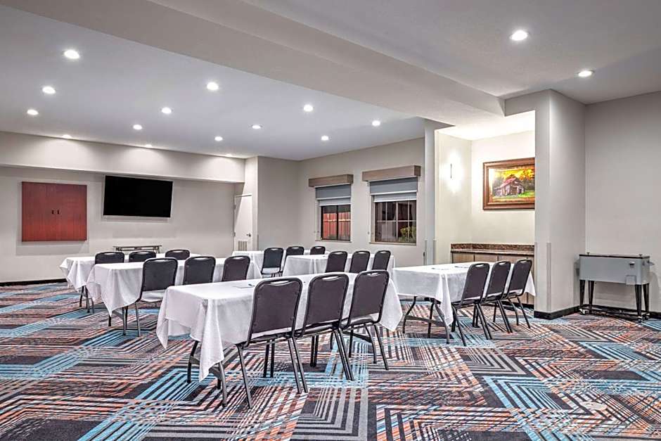 La Quinta Inn & Suites by Wyndham Alvarado