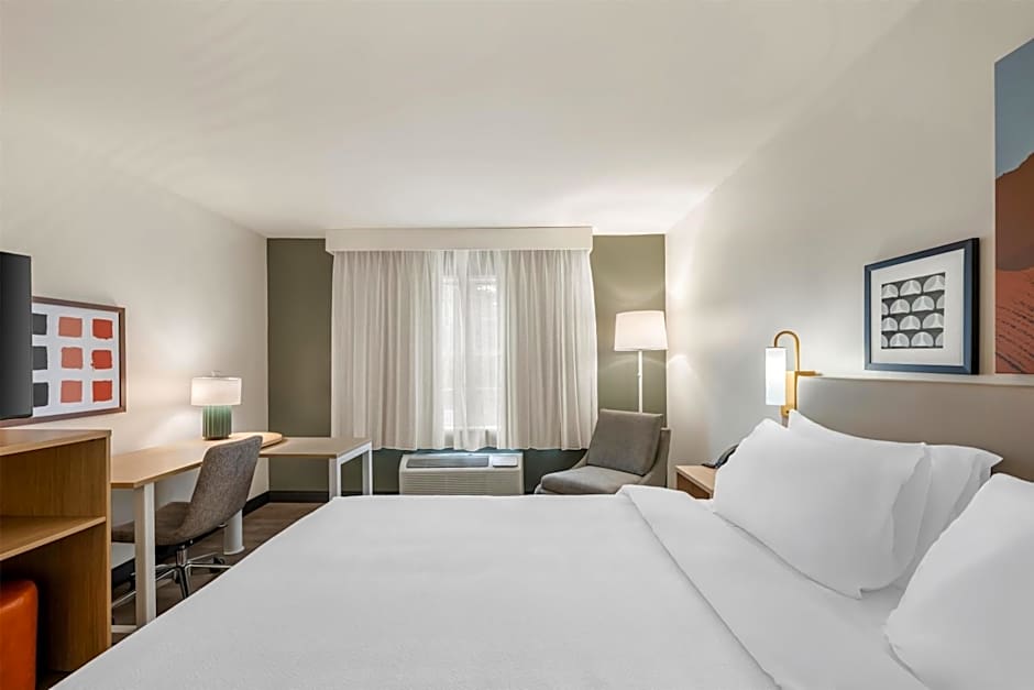 Spark by Hilton Freeport