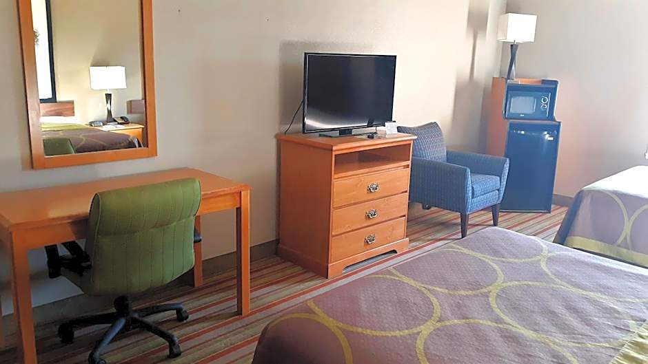 Super 8 by Wyndham Chiswell/Max Meadows Area