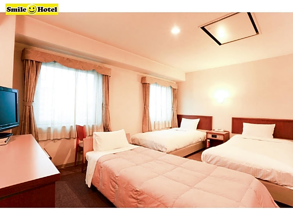 Photo 1 of 6 of Triple Room - Non-Smoking