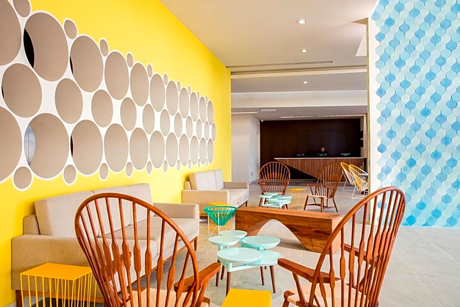 Krystal Urban Cancun-Malecon