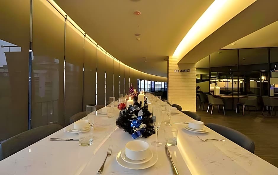 Amici Hotel Six Star Hostel