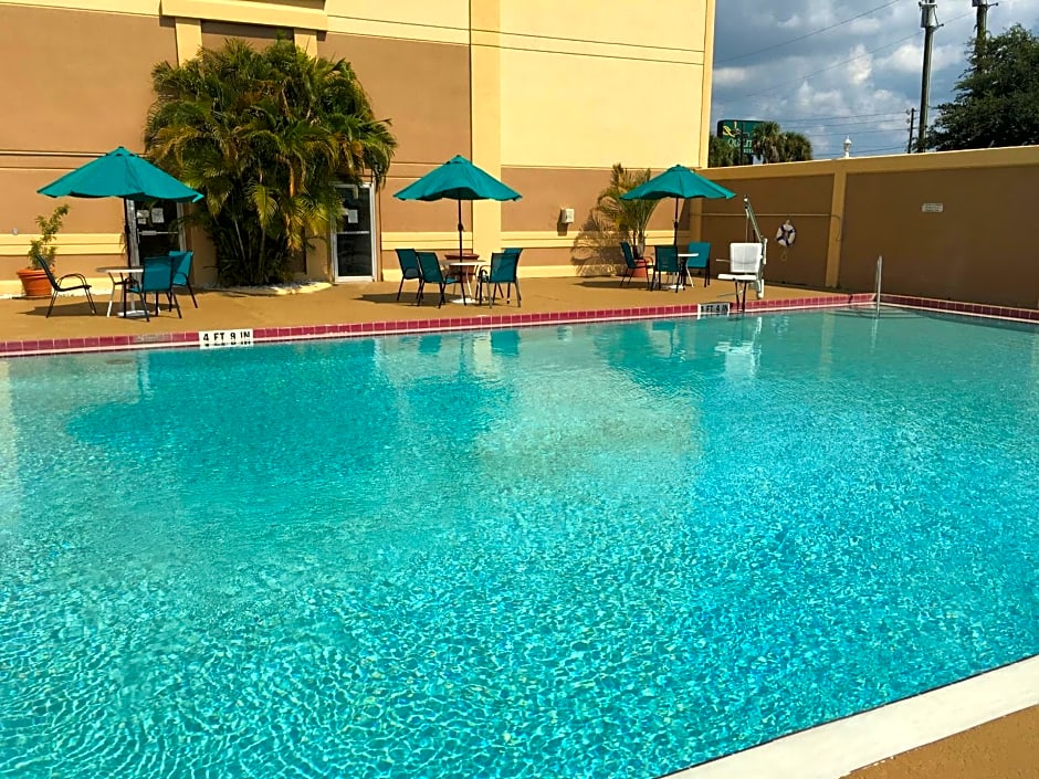 Quality Inn & Suites Winter Park Village Area