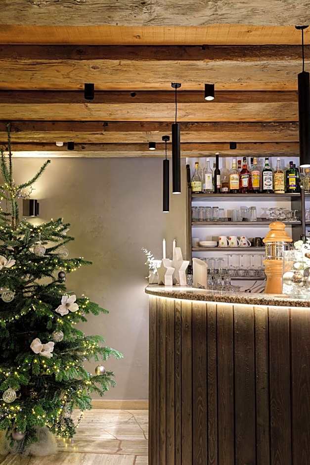 Aparthotel Familiaris - Family Apartments - Pools & Spa in Dolomites