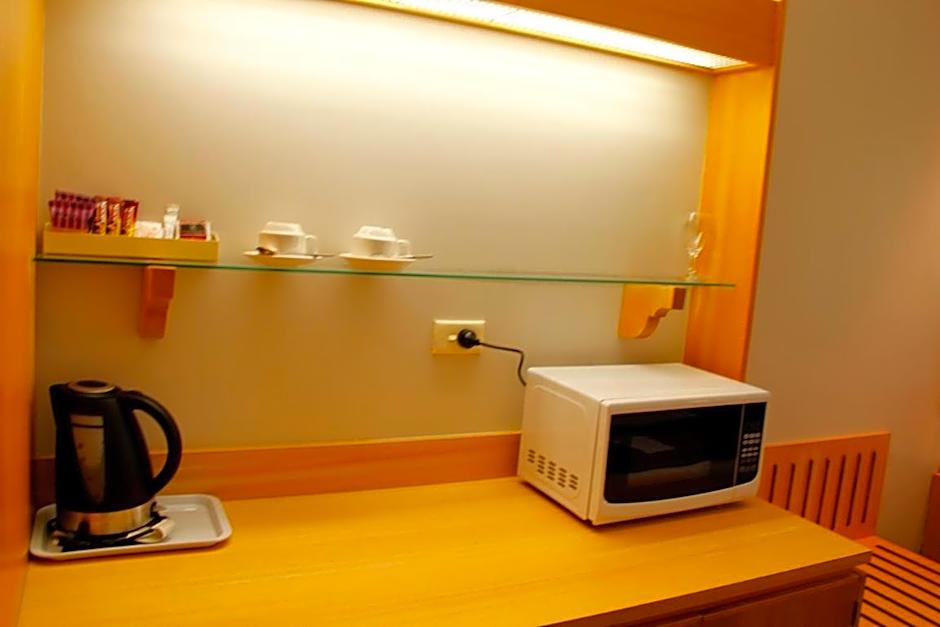 Sandown Regency Hotel & Apartments