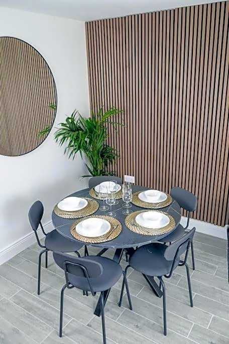 Durham, Free Parking, Central - Modern House