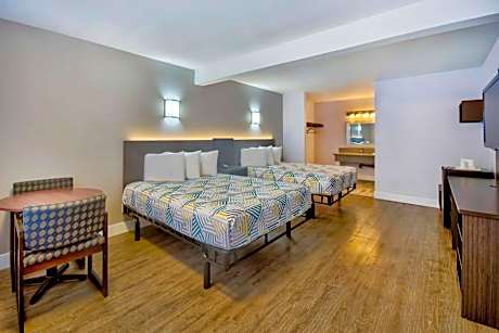 Deluxe Queen Room with Two Queen Beds - Smoking