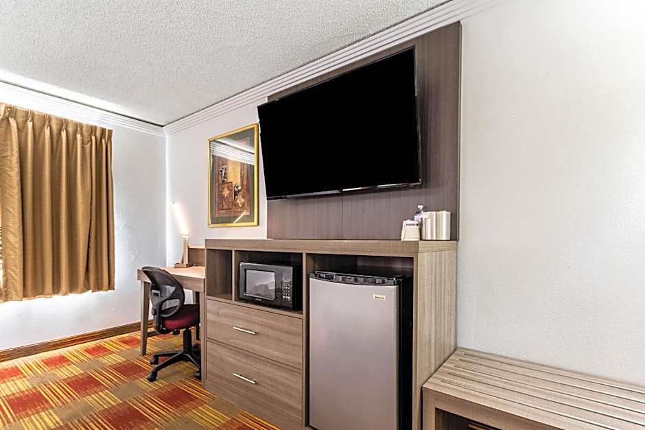 Countryside Suites Kansas City Independence I-70 East Sports Complex Hotel