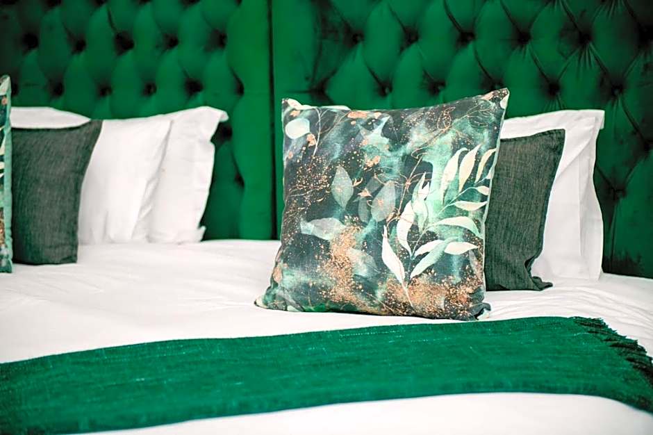 Elements Sunrise Bush Lodge