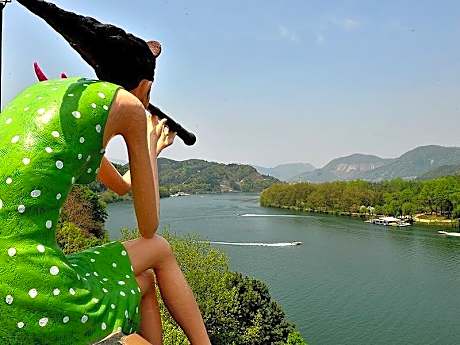 Moonlight Blue Pension