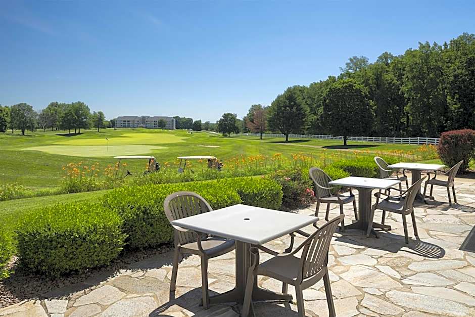 Crown Pointe Lodge; BW Signature Collection