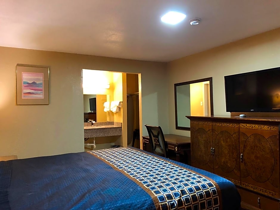 Villa West Inn