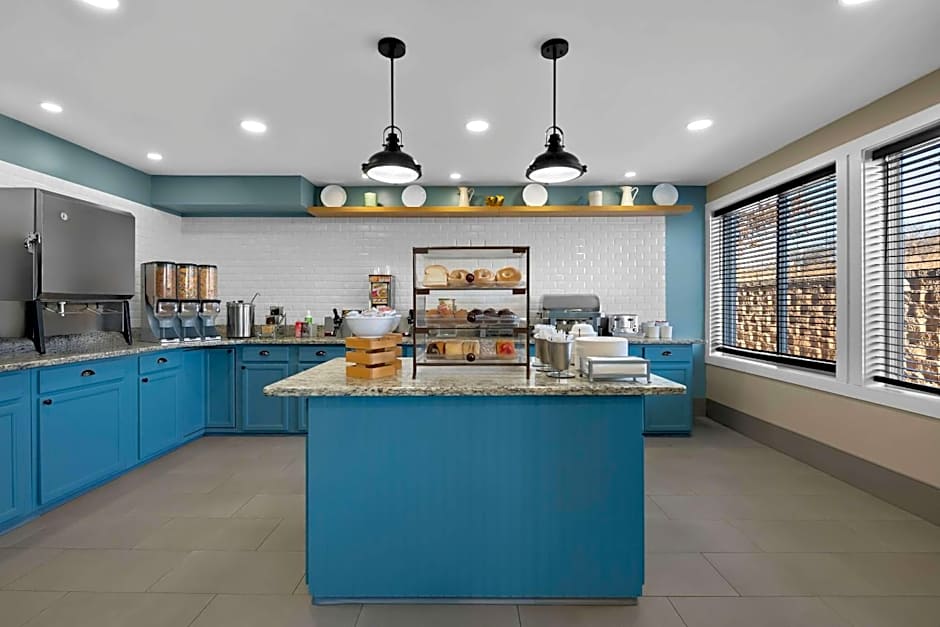 Country Inn & Suites by Radisson, Coon Rapids, MN