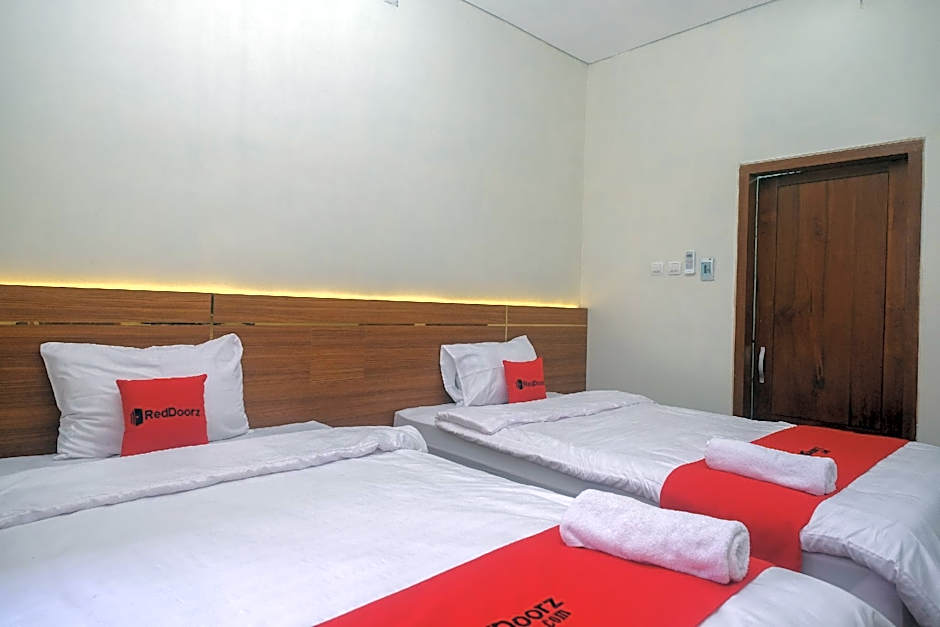 RedDoorz @ Gentan Raya by Joglomas