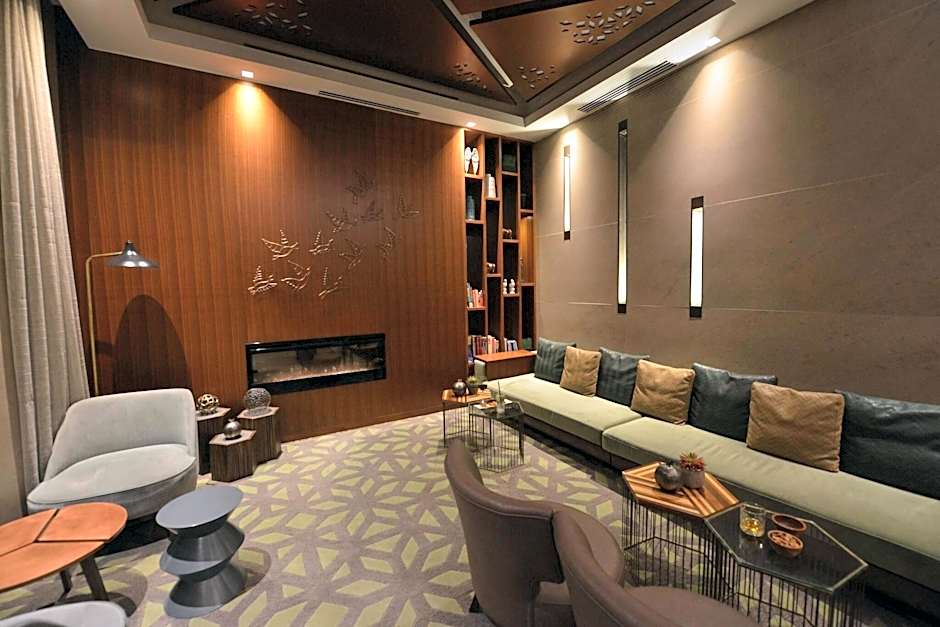 Waxwing Hotel