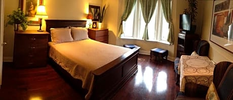 Deluxe Queen Room
