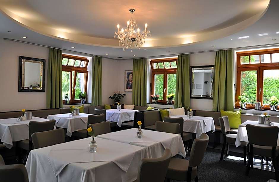 Villa Waldperlach by Blattl