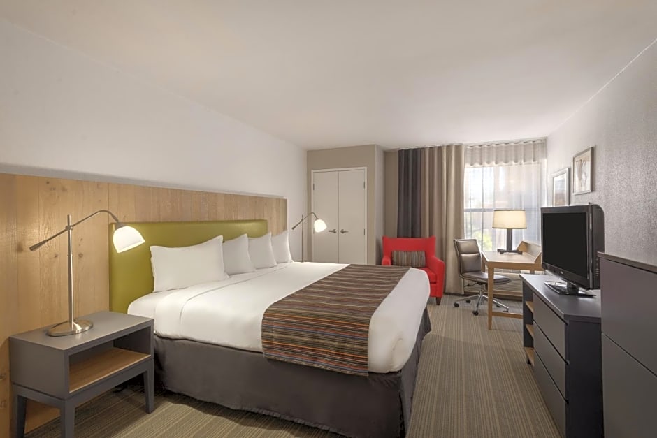 GreenTree Inn & Suites Phoenix Sky Harbor