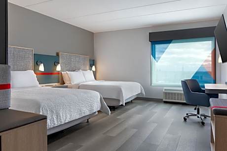 Standard Queen Room with Two Queen Beds and Roll-in Shower - Mobility Accessible