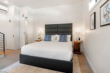 King Studio with Sofa Bed