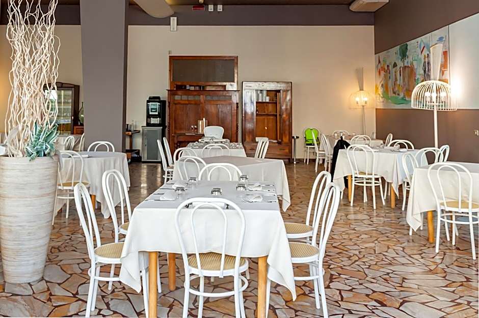 HOTEL TRIONFAL - Fronte Mare - Vicinissimi al Centro