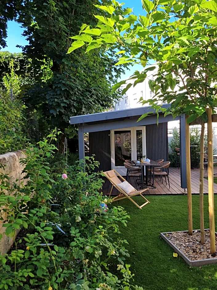 Bloom Hostel Bar & Garden